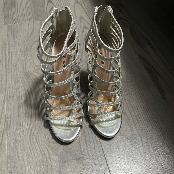 Silver Strappy High Heels with Stiletto Design - Picture 1 of 4